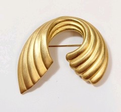 Vintage Casual Corner Mat Goldtone Large Wave Brooch