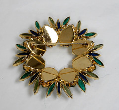 Vintage Green/Blue Aurora Borealis Brooch Goldtone Costume Jewelry EUC