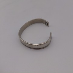 Sergio Lub Cuff Bracelet Hammered Silver Tone with Magnets Small 6.25 In