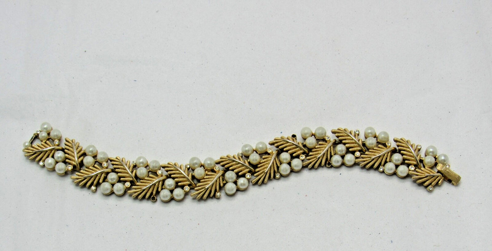 Vintage Crown Trifari Gold Tone Faux Pearls & Rhinestone Bracelet 7″