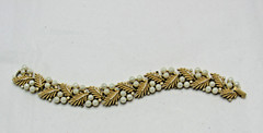 Vintage Crown Trifari Gold Tone Faux Pearls & Rhinestone Bracelet 7″