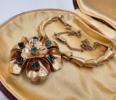 BARCLAY SIGND 12K GOLD FILLED GORGEOUS FLORAL NECKLACE 15″ EMERALD CLR GREEN STN