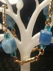 MaryBee Jewelry: 7 1/2″ Gold Tone Blue Stone Bracelet 01-01-2021 (D)