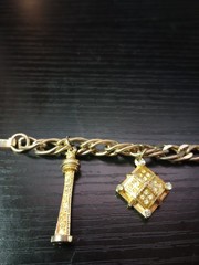 Vintage Gold Tone Charm Bracelet Century 21 Exposition Souvenir Eiffel Tower 7″