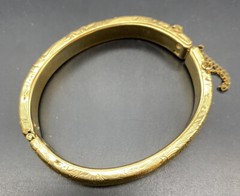 VINTAGE BRACELET GOLDTONE ETCHED FLORAL DESIGN WEAR TO ANY OCASSION 6 3/4” to 7”