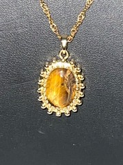 Vtg Gold-tone Double-sided Tiger’s Eye Pendant on Twisted Link Chain Necklace