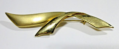 Vtg SIGNED TONA JEWELRY BIG ABSTRACT GEOMETRIC BRUSH Gold tone metal Brooch Pin
