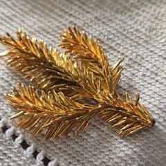 Vintage Gold Tone Pine Branch Brooch Pin Textured Evergreen Needle Nature…