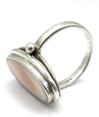 Vintage Sterling Silver / 925 Oval Mother of Pearl Ring Size 8.5