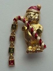 VINTAGE CHRISTMAS TREE PIN BROOCH BEAR NOEL DANGLE BOOK PIECE VERO ? MCM HTF 55