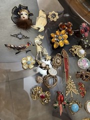 Vintage Jewelry Lot Estate Brooches/Pins 68 Pcs – Beautiful. Floral, Holiday Etc