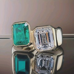 Vintage 18k Yellow Gold Engagement ring 6.75CT. Green Gem Emerald Emerald Cut
