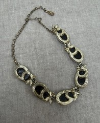 Vtg 1960s Coro 16″ Necklace Marbled Multicolor Thermoset Choker Goldtone Leaf