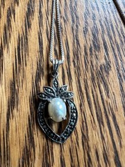 Vintage 925 Sterling Silver Teardrop Pendant Necklace with Mother of Pearl and M