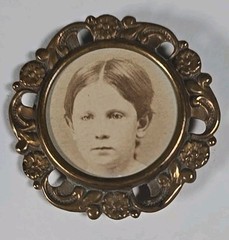 Antique Yellow Gold Tone Photo Picture Frame Brooch Pin C Clasp Good Shape