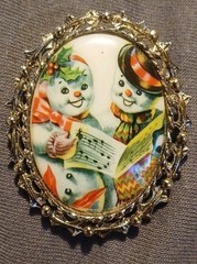 Vintage Snowman & Woman Singing Christmas Carols – Oval Porcelain Brooch (T)
