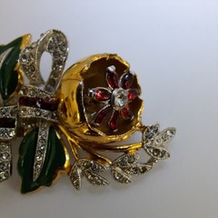 Coro Duette Quivering Camillas Brooch Red & White Stones Green Enamel Gold Tone