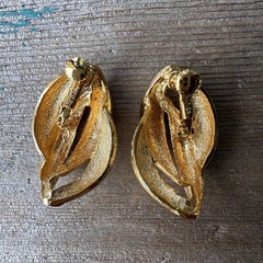 VTG Napier Earrings 1.5 Inch Swirl Ribbed Brushed Gold Plated Screw Back Retro