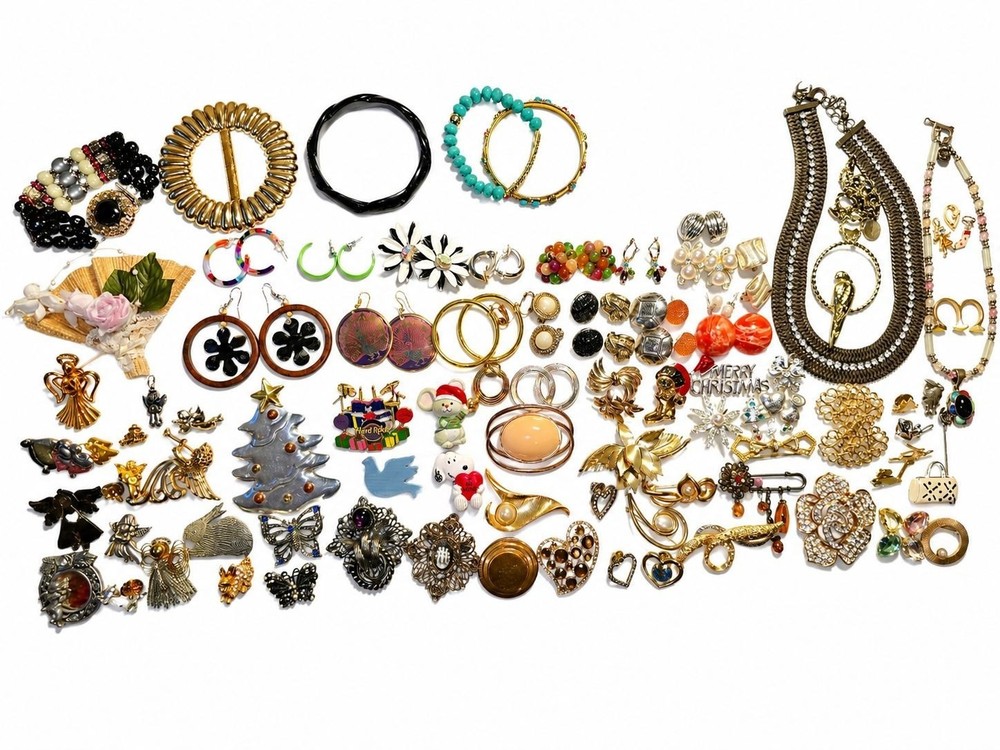 Vintage 1960s – Y2K 80+ Piece 2 1/2 Pound Mixed Vintage Jewelry Lot