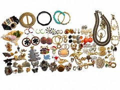Vintage 1960s – Y2K 80+ Piece 2 1/2 Pound Mixed Vintage Jewelry Lot
