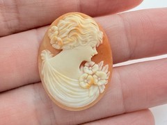 Vintage Loose Hand Carved Shell Cameo Woman Floral Hair 1 1/8 Inch x 7/8 In 3g