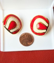 Vintage Red White Off Cream Enamel Gold Tone Clip 1″ Bold Horseshoe Earrings