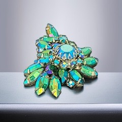 Vintage 1950s Peacock AB Emerald Rhinestone Brooch Silver Tone Marquise Chaton