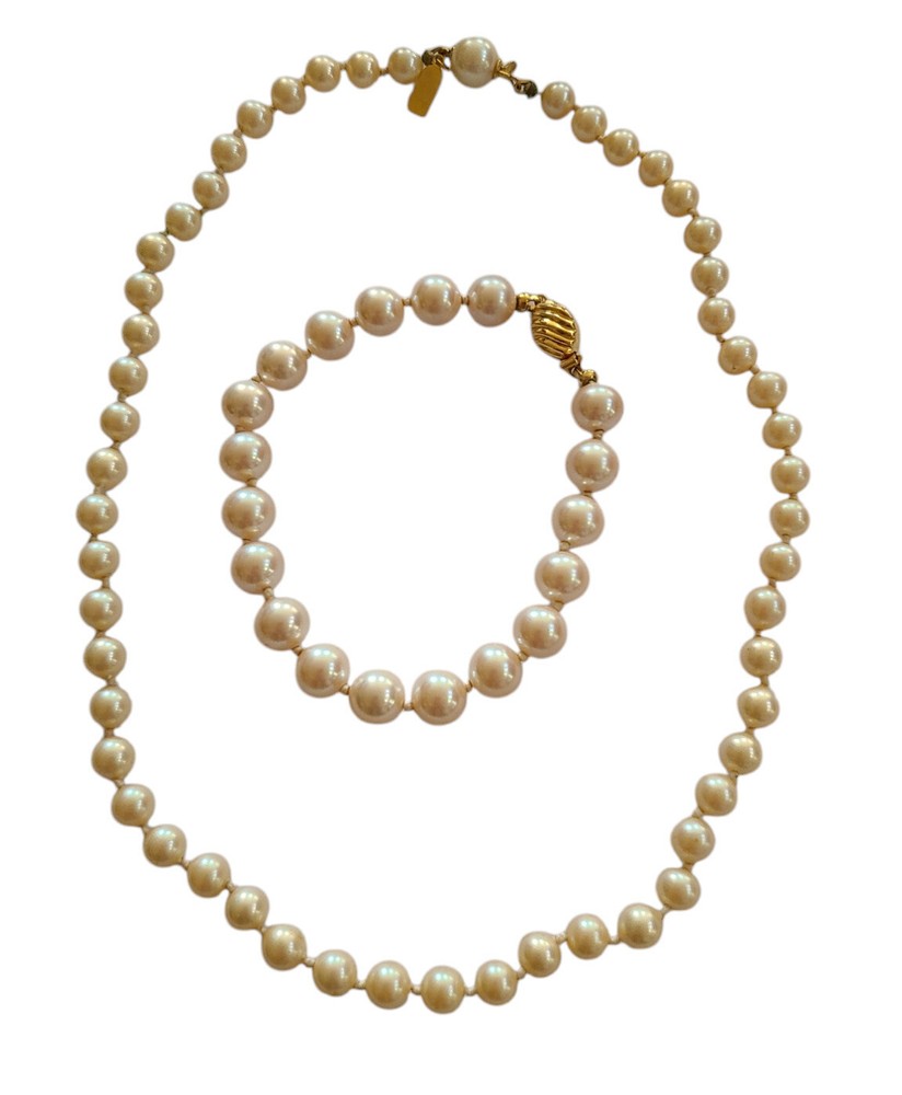 Signed matching Vintage Marvella necklace (15 in) and bracelet (7 in) set