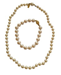 Signed matching Vintage Marvella necklace (15 in) and bracelet (7 in) set