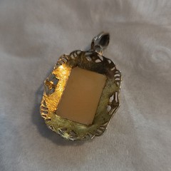 Vintage 14K Solid Yellow Gold Carved Shell Cameo Pendant Left Facing Filigree 2g