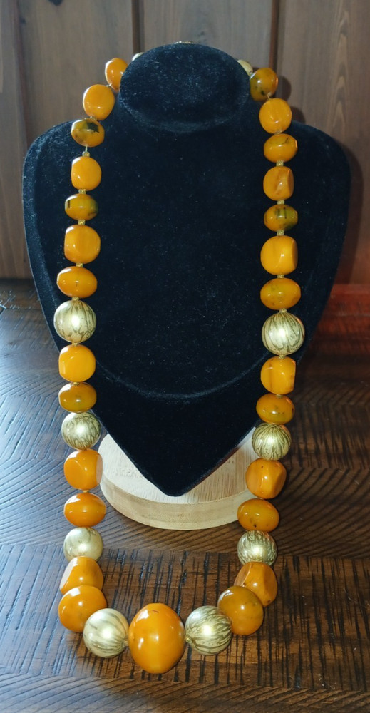 Vintage 29″ Bakelite Butterscotch Swirl Confetti Graduated Bead Necklace 141g 9k