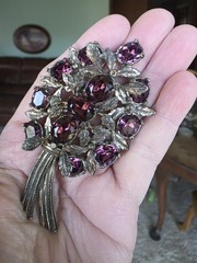 Beautiful Vintage Pot Metal Glass Rhinestone Leaf Type Brooch