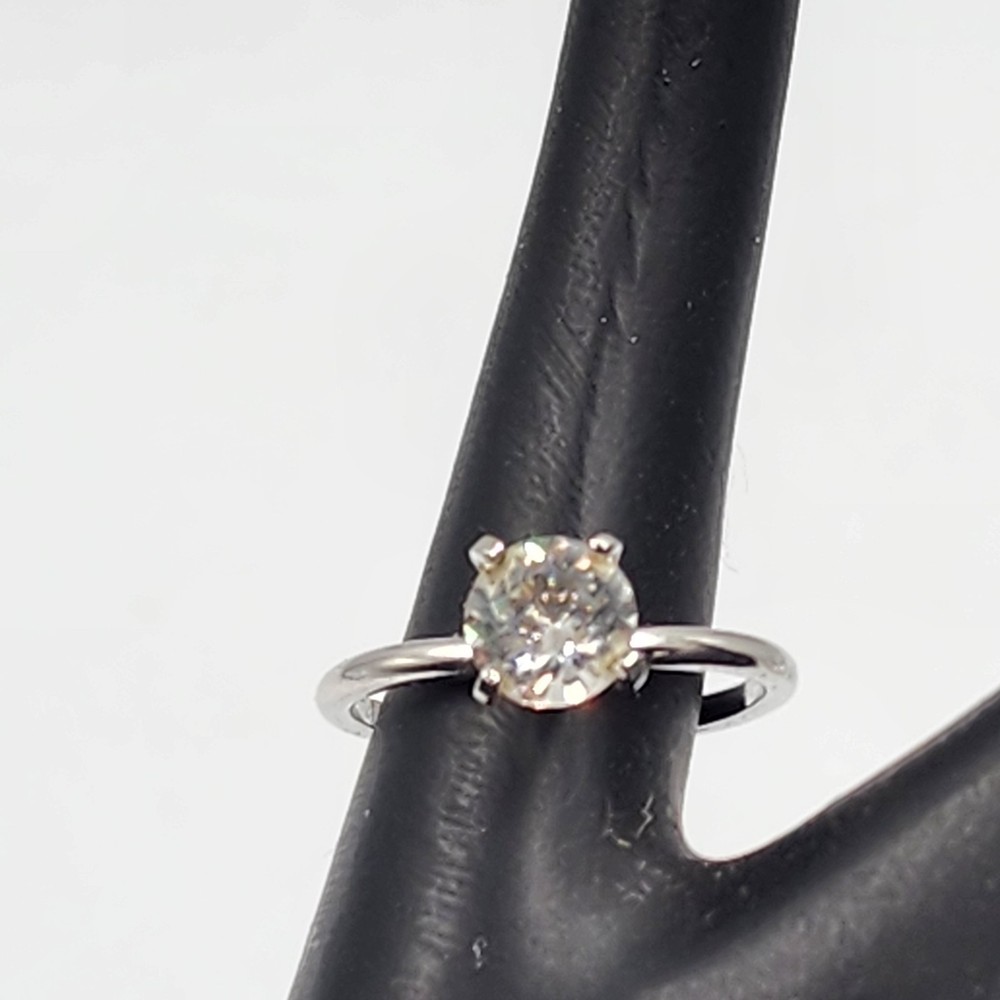 Vintage Signed Uncas Ring Silver Tone Solitaire Stone Sparkle size 7.5
