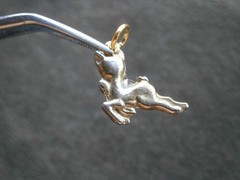 Leaping Babycham Chamois Deer Trademark Vintage Goldtone Bracelet Charm 2.0g