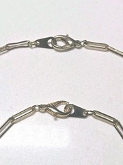 Mid Century 60′ 80′ gold-tone paperclip-style chainoval bezel-set colored Glass