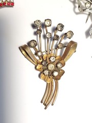 Miscellaneous Jewelry lot 4 Brooch PINS MISSING STONES DISCOLORED METAL