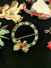 Holiday Christmas Jewelry Lot Brooches Earrings Gerrys Gold Crown Inc Vtg – Now