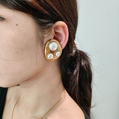 Vintage Chanel Plain Gold Irregular Shaped Faux Pearl Clip-on Earrings