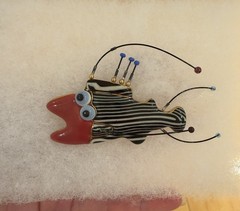 VINTAGE CYNTHIA CHUANG JEWELRY 10 FISH BROOCH PIN – IN ORIGINAL BOX!