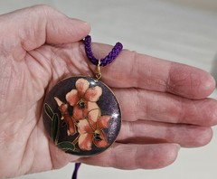 Vtg Large Iris Flowers on Purple Enamel Cloissone Pendant/Cord Necklace 26 in