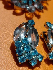 Vtg Brooch And Clip On Earrings (Juliana Style) Not Signed