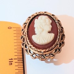 Vintage Cameo Scarf Clip – No Brand Mark VGC