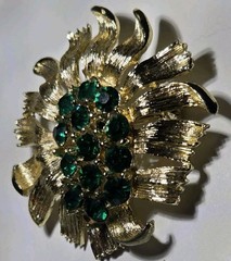Vintage Gold Tone Flower Brooch Pin Green Round Rhinestones Flowers & Plants