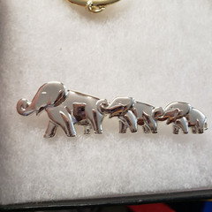Vtg Danecraft silver tone 3 Elephant family Pin