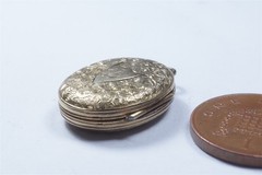 GOOD QUALITY ANTIQUE ENGLISH VICTORIAN 9K GOLD BF PHOTO LOCKET c1880