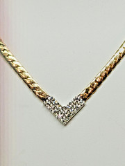 COOL 1980s 13-14k Multi-Tone Gold Herringbone Diamond Pave’ Chevron 16″ Necklace