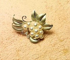 Vintage Sterling Silver Akoya cultured pearl brooch 1950 – 1960. Signed