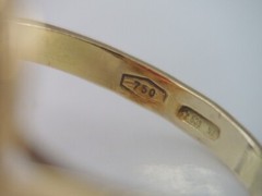 RARE VINTAGE 750 18K GOLD CARVED CORAL FACE RING sz 7 1/2