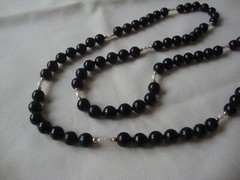 VINTAGE 1970s ‘BEAD MEDLEY’ RICE PEARL BLACK ONYX 30″ ENDLESS BEAD NECKLACE