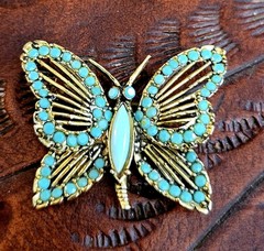 Beautiful Southwest BUTTERFLY Brooch Goldtone Filigree & faux TURQUOISE